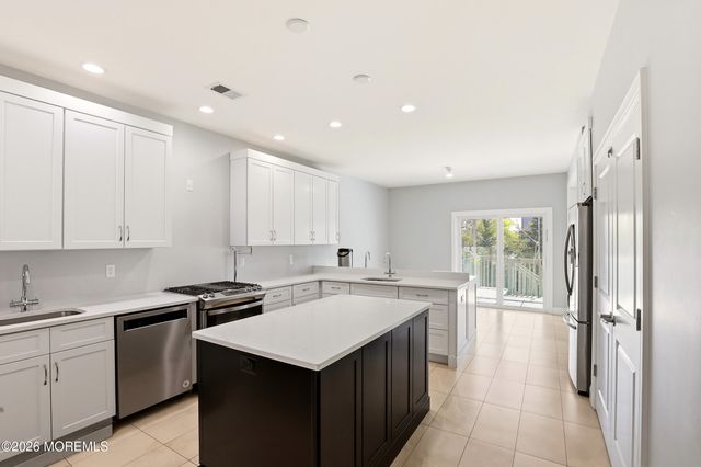 4 Blue River Way, Lakewood, NJ 08701