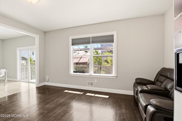 4 Blue River Way, Lakewood, NJ 08701