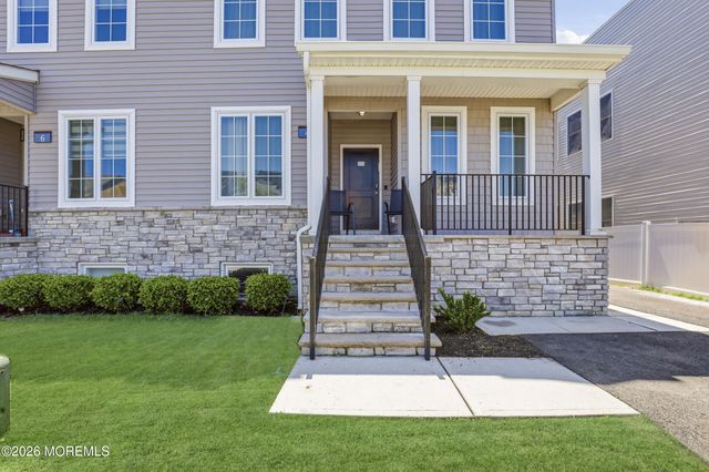 4 Blue River Way, Lakewood, NJ 08701