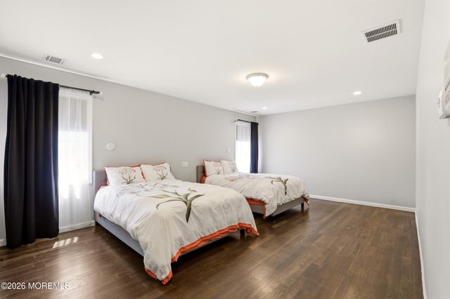 4 Blue River Way, Lakewood, NJ 08701