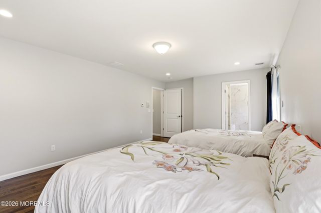 4 Blue River Way, Lakewood, NJ 08701