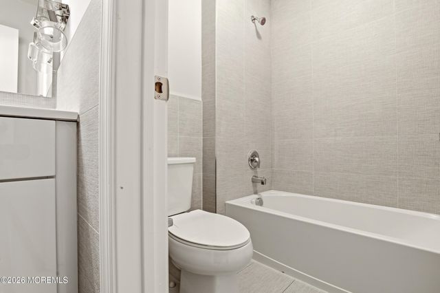 4 Blue River Way, Lakewood, NJ 08701