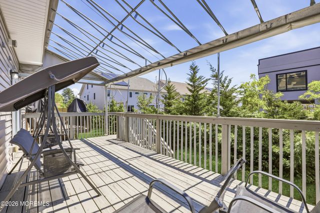 4 Blue River Way, Lakewood, NJ 08701