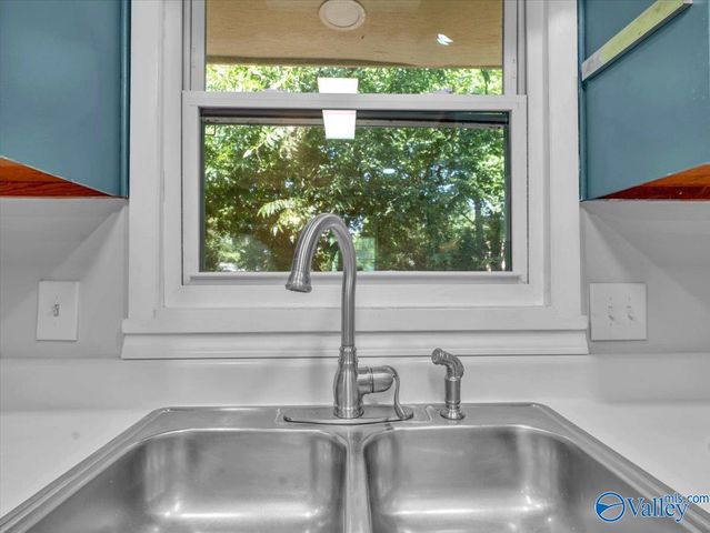 2307 Giles Drive NE, Huntsville, AL 35811