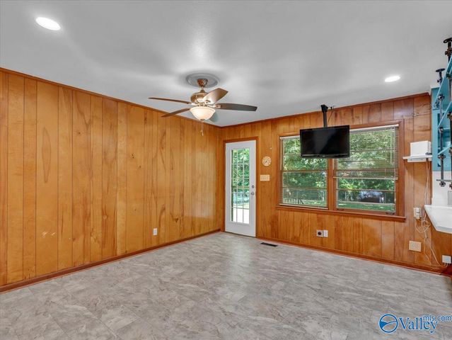 2307 Giles Drive NE, Huntsville, AL 35811