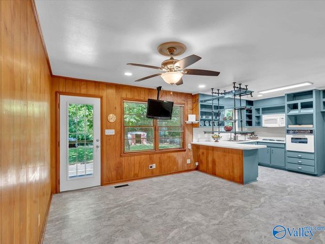 2307 Giles Drive NE, Huntsville, AL 35811