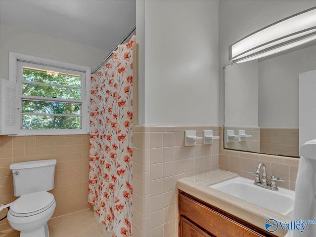 2307 Giles Drive NE, Huntsville, AL 35811