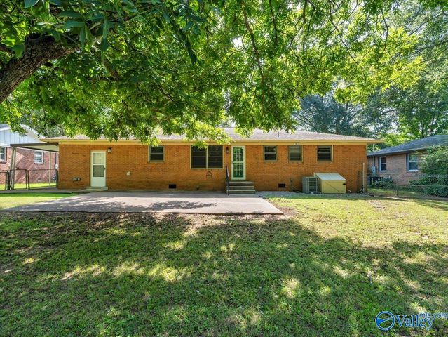 2307 Giles Drive NE, Huntsville, AL 35811