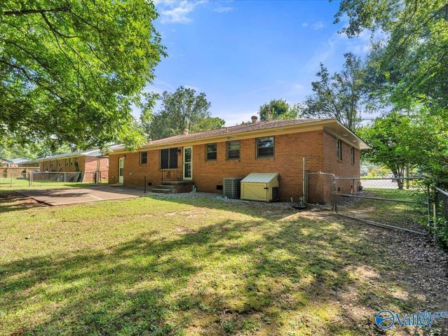 2307 Giles Drive NE, Huntsville, AL 35811