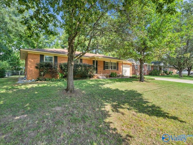 2307 Giles Drive NE, Huntsville, AL 35811