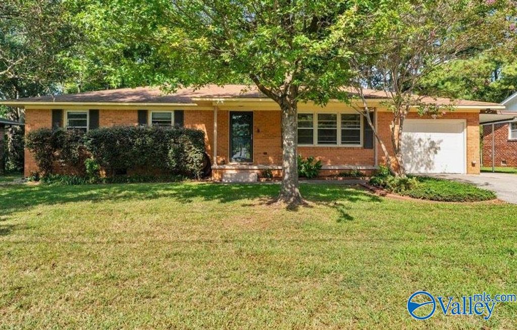 2307 Giles Drive NE, Huntsville, AL 35811