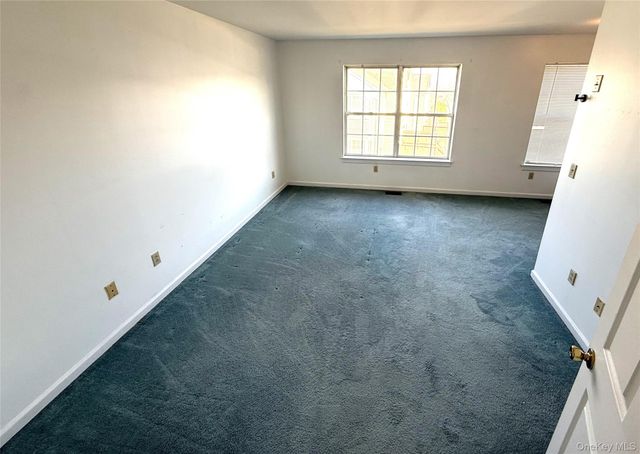 618 Crab Apple Lane, New Windsor, NY 12553