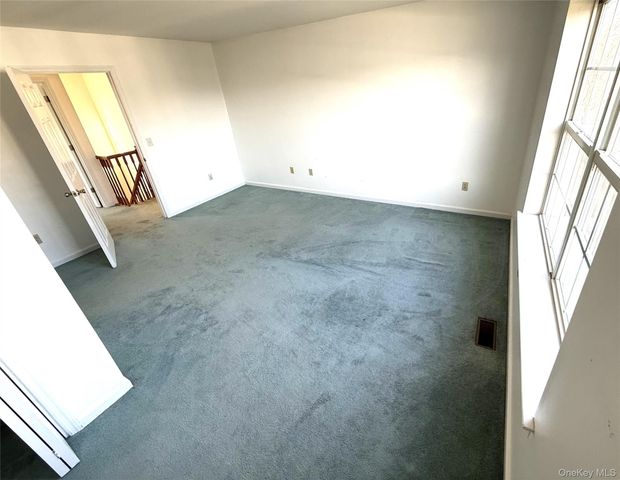 618 Crab Apple Lane, New Windsor, NY 12553