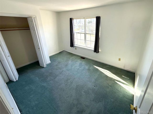 618 Crab Apple Lane, New Windsor, NY 12553