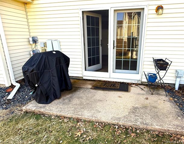 618 Crab Apple Lane, New Windsor, NY 12553