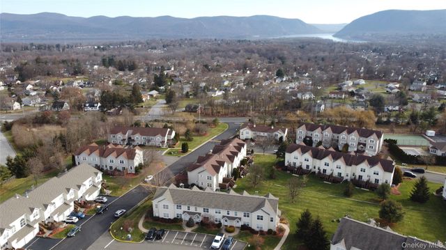 618 Crab Apple Lane, New Windsor, NY 12553