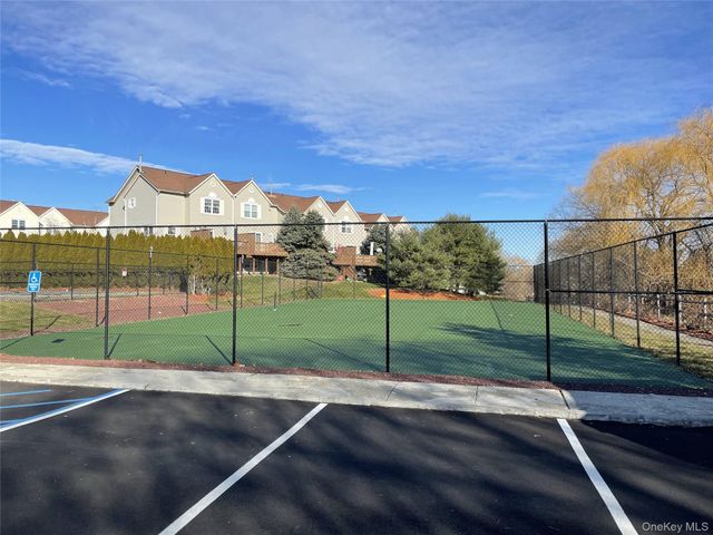 618 Crab Apple Lane, New Windsor, NY 12553