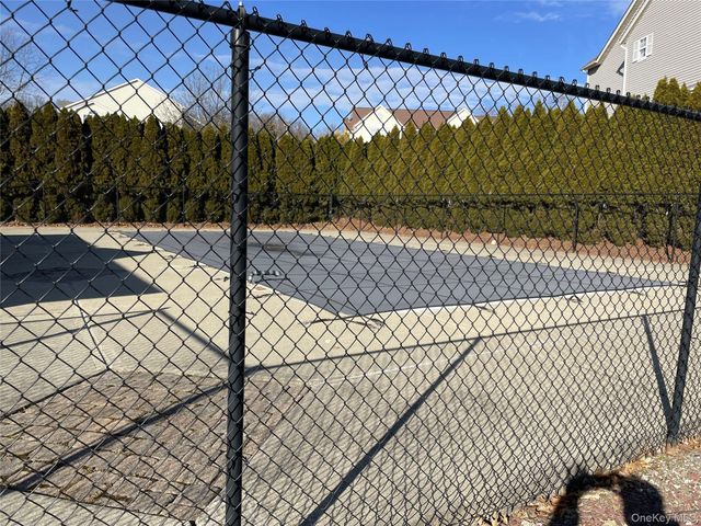 618 Crab Apple Lane, New Windsor, NY 12553