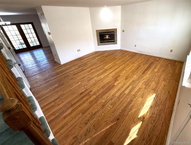 618 Crab Apple Lane, New Windsor, NY 12553