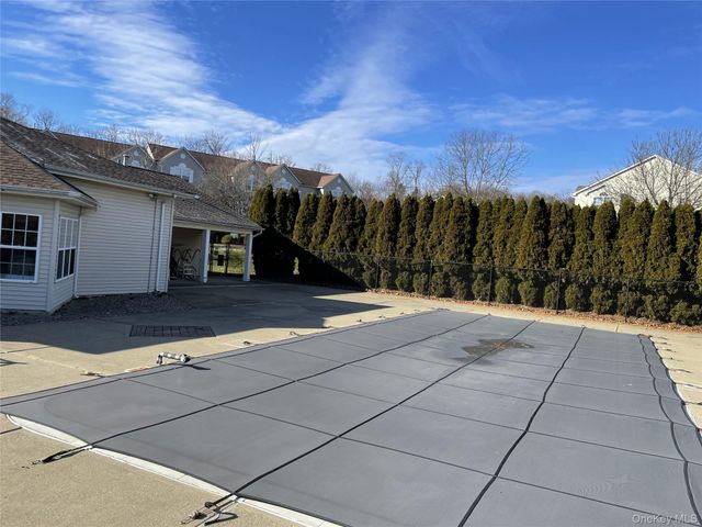 618 Crab Apple Lane, New Windsor, NY 12553