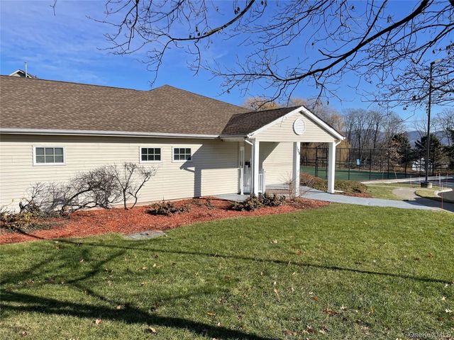 618 Crab Apple Lane, New Windsor, NY 12553