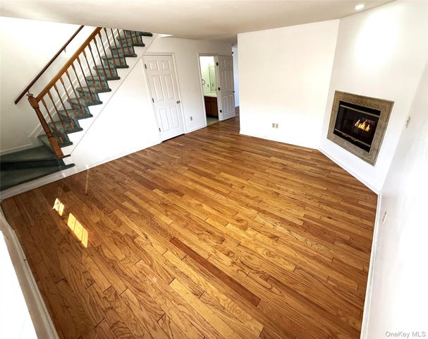 618 Crab Apple Lane, New Windsor, NY 12553