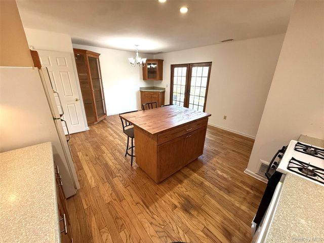 618 Crab Apple Lane, New Windsor, NY 12553