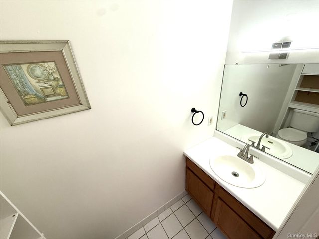 618 Crab Apple Lane, New Windsor, NY 12553