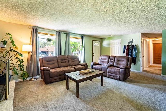 2107 S Fawn Dr, Spokane Valley, WA 99206