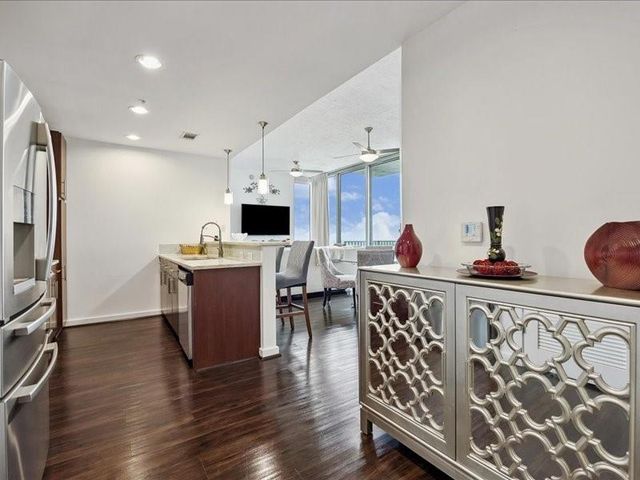 5925 Almeda Road 11901, Houston, TX 77004