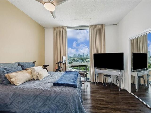 5925 Almeda Road 11901, Houston, TX 77004