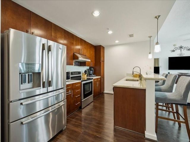 5925 Almeda Road 11901, Houston, TX 77004