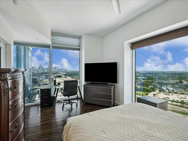 5925 Almeda Road 11901, Houston, TX 77004