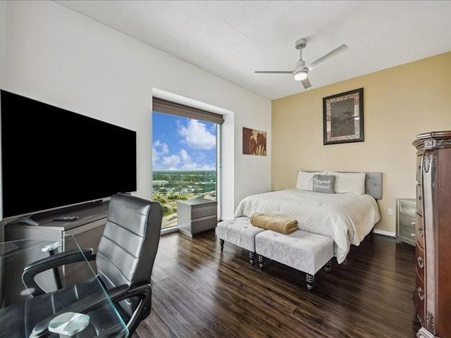 5925 Almeda Road 11901, Houston, TX 77004