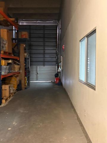 7266 NW 70th St, Miami, FL 33166