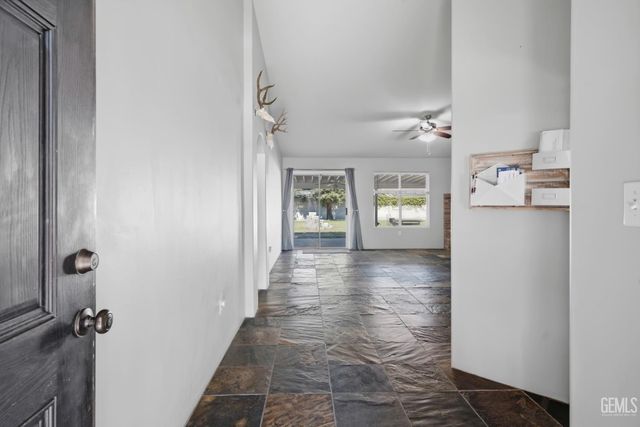 5123 Via Viretta Drive, Bakersfield, CA 93308