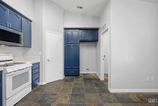 5123 Via Viretta Drive, Bakersfield, CA 93308