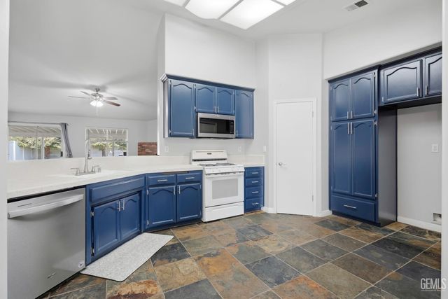 5123 Via Viretta Drive, Bakersfield, CA 93308