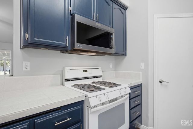5123 Via Viretta Drive, Bakersfield, CA 93308