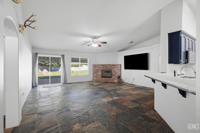 5123 Via Viretta Drive, Bakersfield, CA 93308