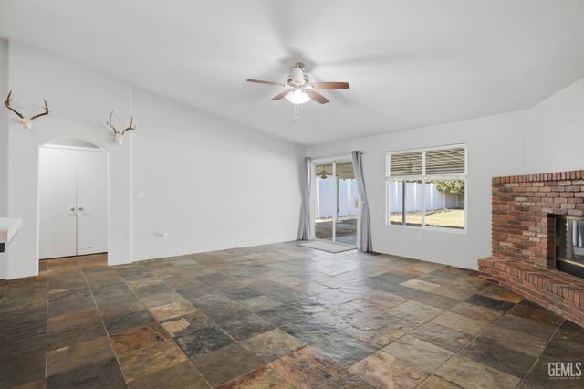 5123 Via Viretta Drive, Bakersfield, CA 93308