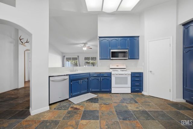5123 Via Viretta Drive, Bakersfield, CA 93308