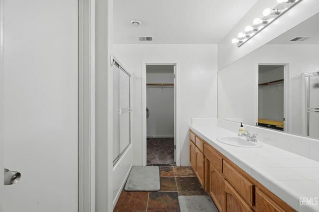 5123 Via Viretta Drive, Bakersfield, CA 93308
