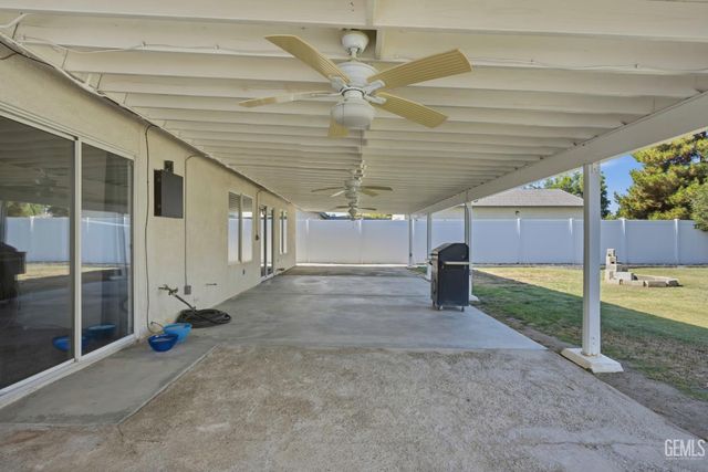 5123 Via Viretta Drive, Bakersfield, CA 93308