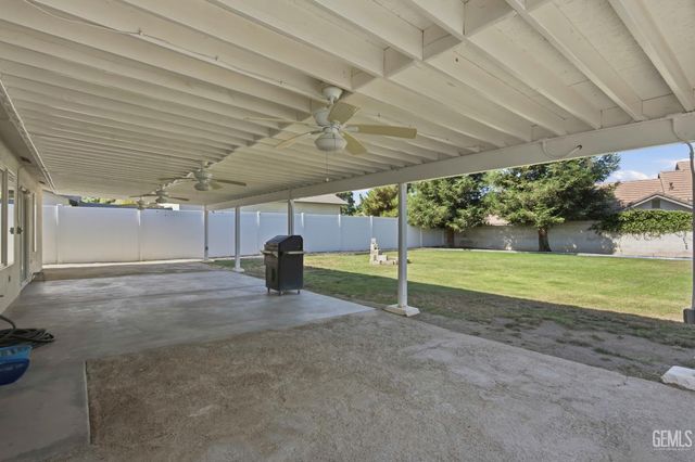 5123 Via Viretta Drive, Bakersfield, CA 93308