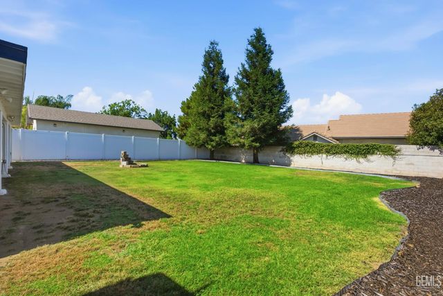5123 Via Viretta Drive, Bakersfield, CA 93308