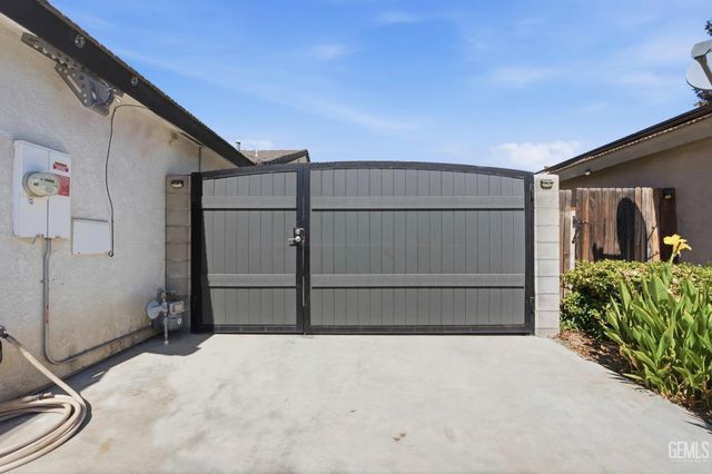 5123 Via Viretta Drive, Bakersfield, CA 93308