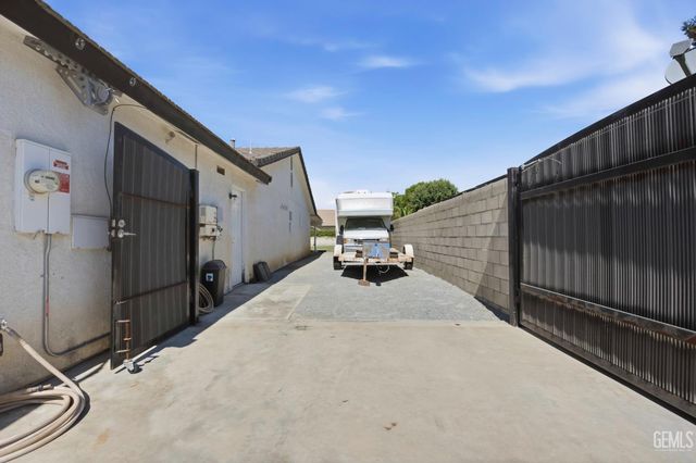 5123 Via Viretta Drive, Bakersfield, CA 93308