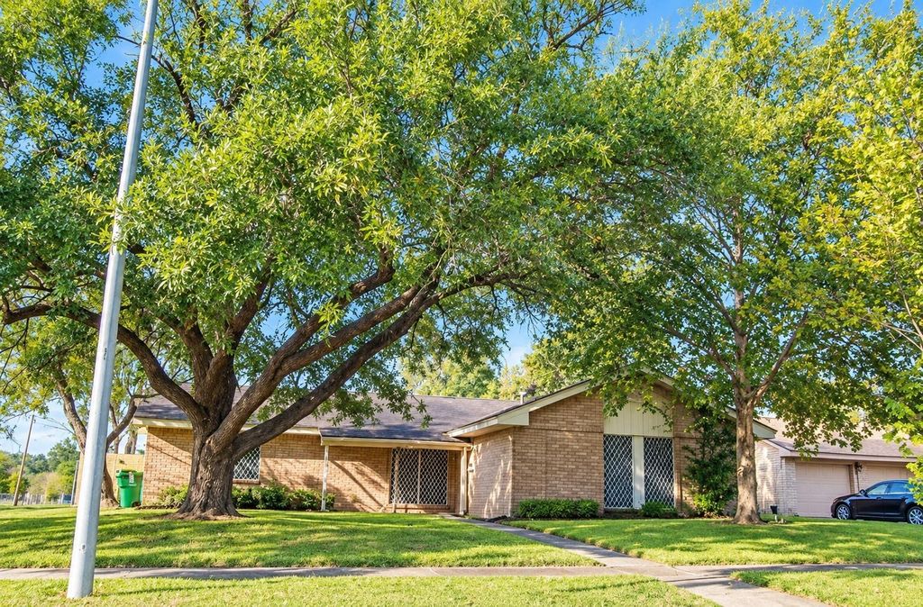 4034 Curly Oaks Drive, Houston, TX 77053