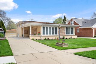 417 N Prospect Manor Avenue, Mount Prospect, IL 60056